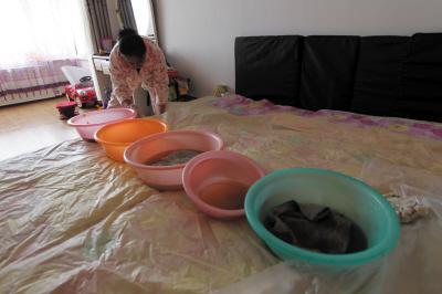 黔西楼上漏水，住户失联，小区没物管，业主维权难！律师来支招……